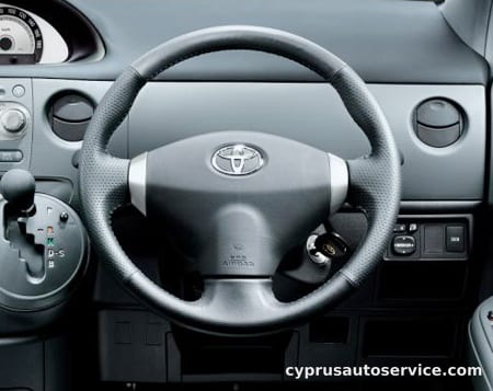 TOYOTA SIENTA DICE