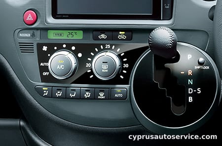 TOYOTA SIENTA X