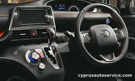 TOYOTA SIENTA HYBRID G CUERO