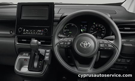 TOYOTA SIENTA HYBRID X