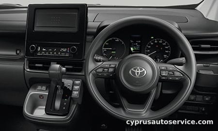 TOYOTA SIENTA HYBRID X