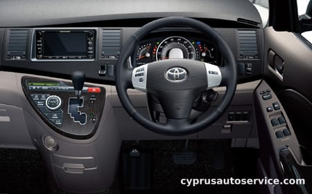 TOYOTA ISIS PLATANA