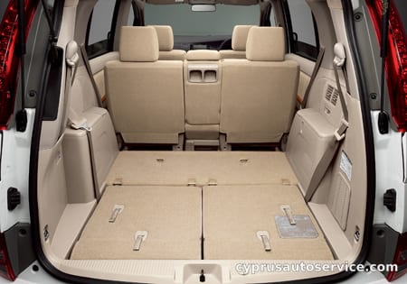 TOYOTA ISIS PLATANA