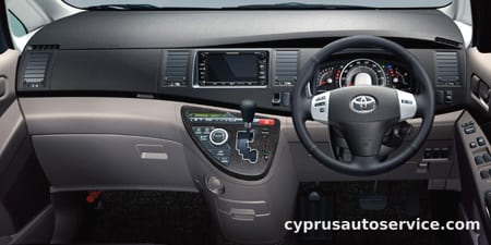 TOYOTA ISIS PLATANA