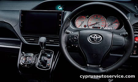 TOYOTA VOXY ZS GS