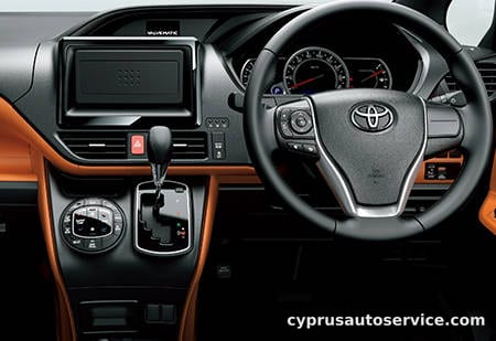 TOYOTA VOXY ZS