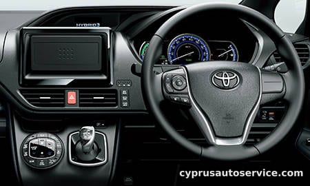 TOYOTA VOXY HYBRID ZS