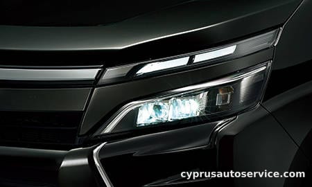TOYOTA VOXY HYBRID X