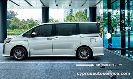 TOYOTA VOXY HYBRID ZS