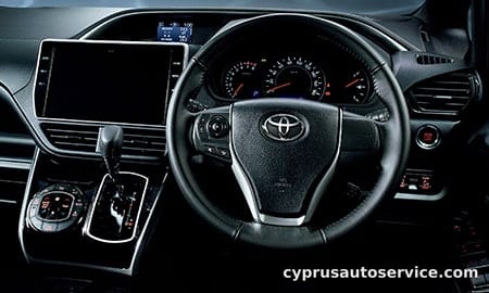 TOYOTA VOXY ZS KIRAMEKI III