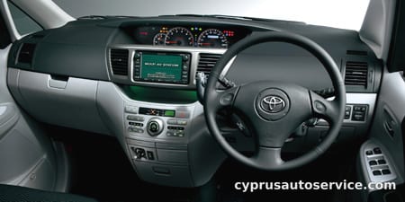 TOYOTA VOXY Z