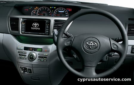 TOYOTA VOXY Z
