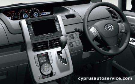 TOYOTA VOXY Z