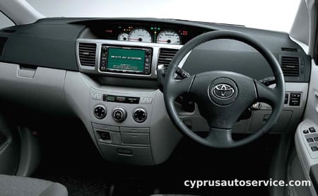 TOYOTA VOXY Z
