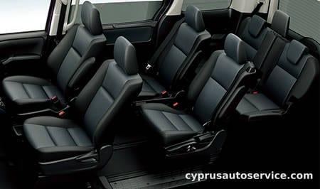 TOYOTA NOAH HYBRID X