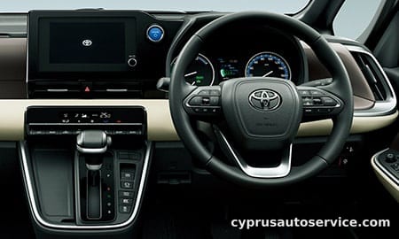 TOYOTA NOAH HYBRID G