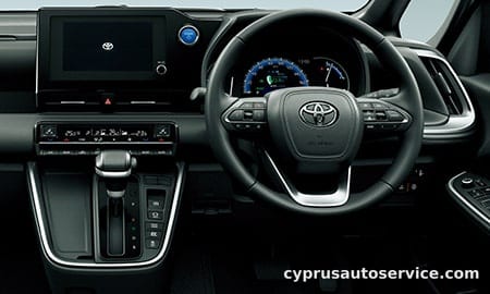 TOYOTA NOAH HYBRID Z