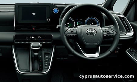 TOYOTA NOAH HYBRID G