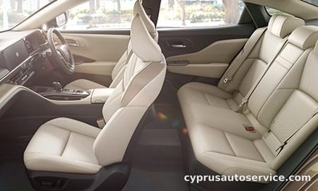 TOYOTA CROWN CROSSOVER G LEATHER PACKAGE