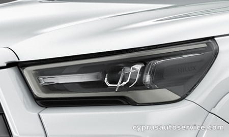 TOYOTA HILUX X