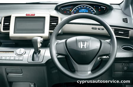 HONDA FREED SPIKE G AERO