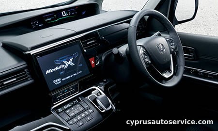 HONDA STEPWAGON HYBRID MODULO X HONDA SENSING