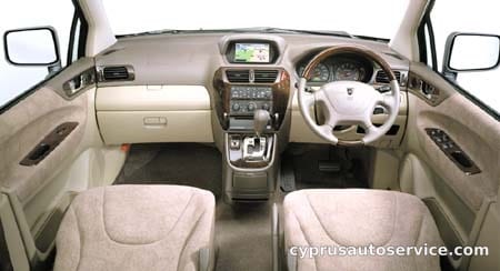 MITSUBISHI CHARIOT GRANDIS ROYAL