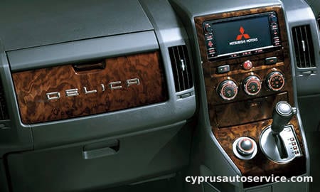MITSUBISHI DELICA D5 CHAMONIX
