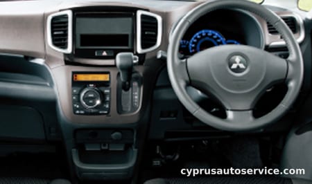 MITSUBISHI DELICA D2 G