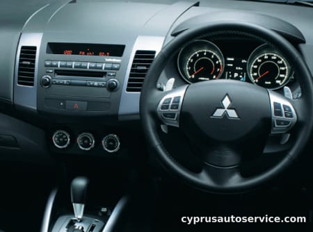 MITSUBISHI OUTLANDER 24G PREMIUM