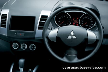 MITSUBISHI OUTLANDER 20M