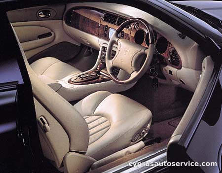JAGUAR XK 8 COUPE
