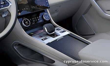 JAGUAR FPACE R-DYNAMIC BLACK CURATED FOR JAPAN