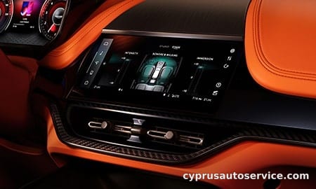 ASTON MARTIN DBX 707