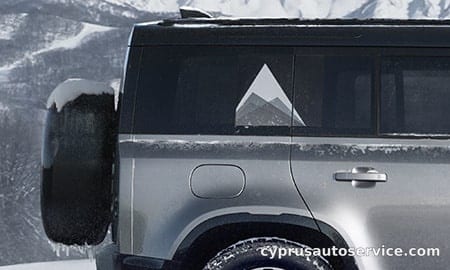 LAND ROVER DEFENDER HAKUBA EDITION