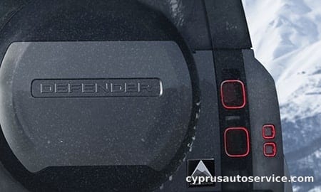 LAND ROVER DEFENDER HAKUBA EDITION