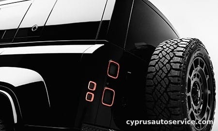 LAND ROVER DEFENDER OCTA BLACK