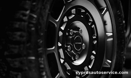 LAND ROVER DEFENDER OCTA BLACK