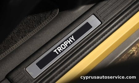 LAND ROVER DEFENDER TROPHY EDITION CURATED FOR JAPAN