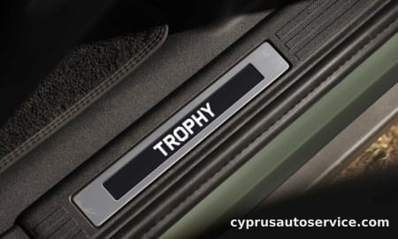 LAND ROVER DEFENDER TROPHY EDITION CURATED FOR JAPAN
