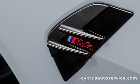 BMW M4 CSL