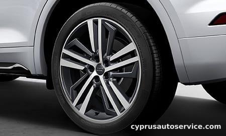 AUDI Q5 TDI 1ST EDITION BLACK STYLING