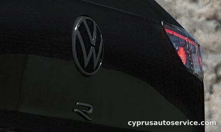 VOLKSWAGEN GOLF R BLACK EDITION