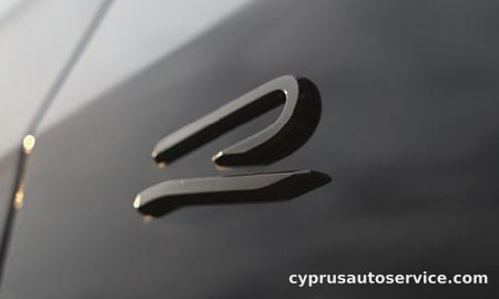 VOLKSWAGEN GOLF R BLACK EDITION