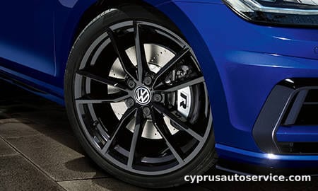 VOLKSWAGEN GOLF R PERFORMANCE