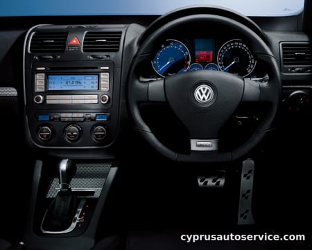 VOLKSWAGEN GOLF R32