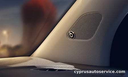 VOLKSWAGEN POLO WITH BEATS