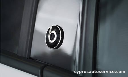 VOLKSWAGEN POLO WITH BEATS