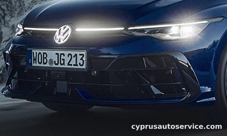 VOLKSWAGEN GOLF R VARIANT BLACK STYLE
