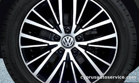 VOLKSWAGEN GOLF TOURAN TDI PREMIUM